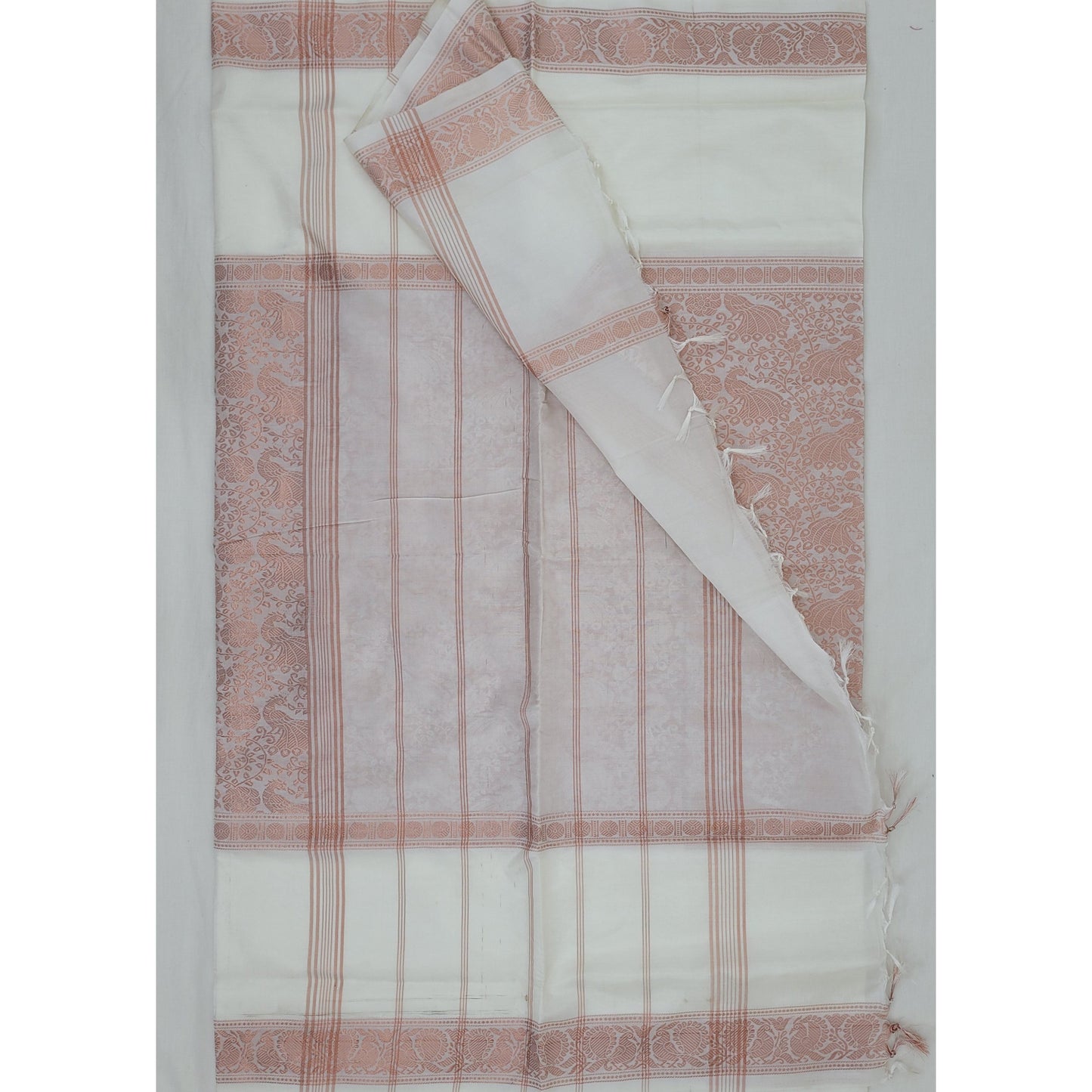 White color Handwoven Chinnalapattu Vanasingaram design saree - Vinshika
