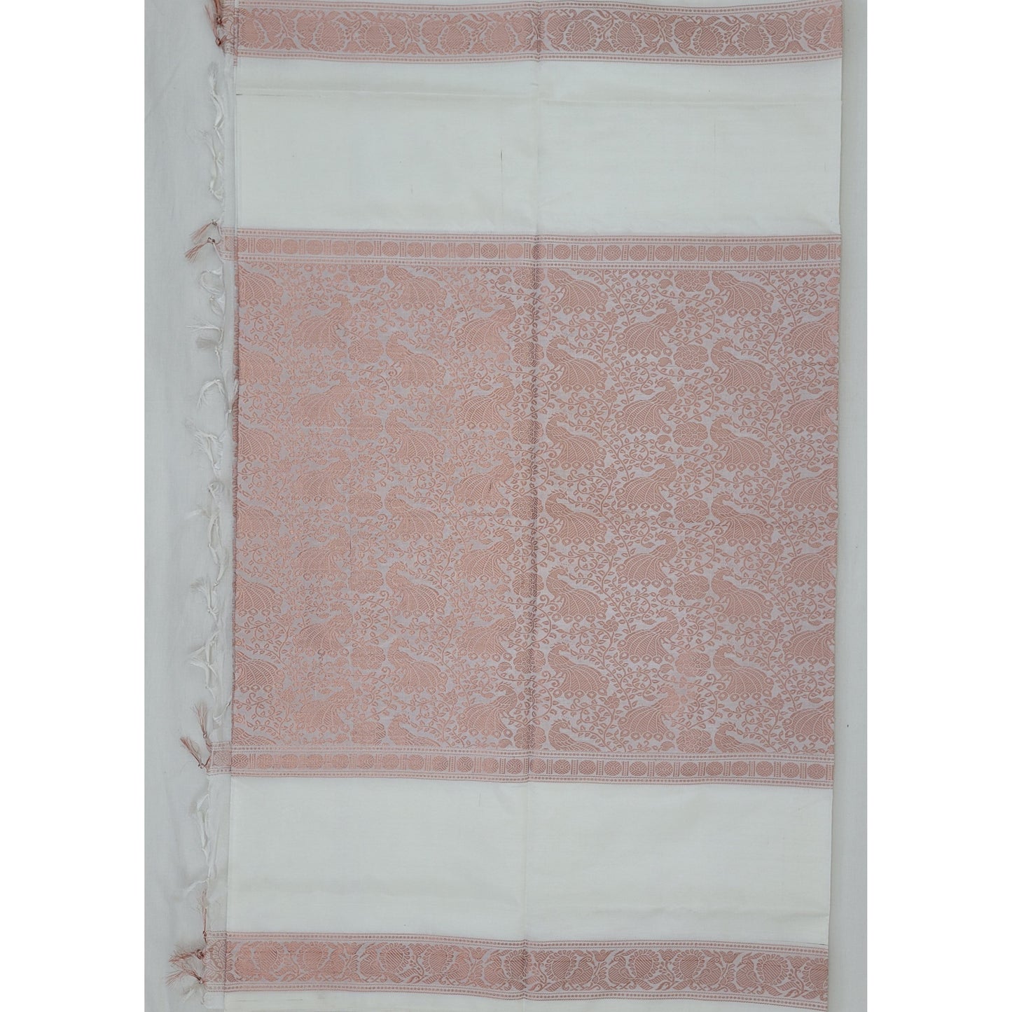 White color Handwoven Chinnalapattu Vanasingaram design saree - Vinshika