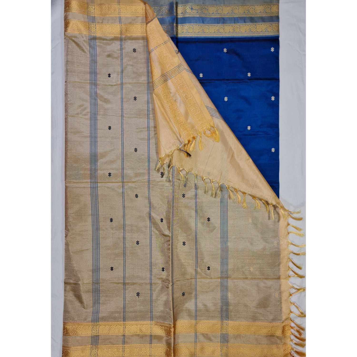 Ink Blue  color Handwoven Chinnalapattu saree - Vinshika